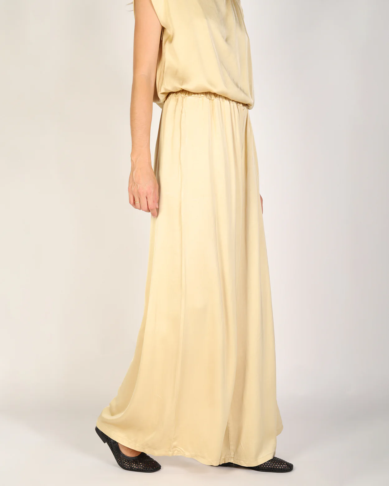 Elise Pant  - Latte - Image 4