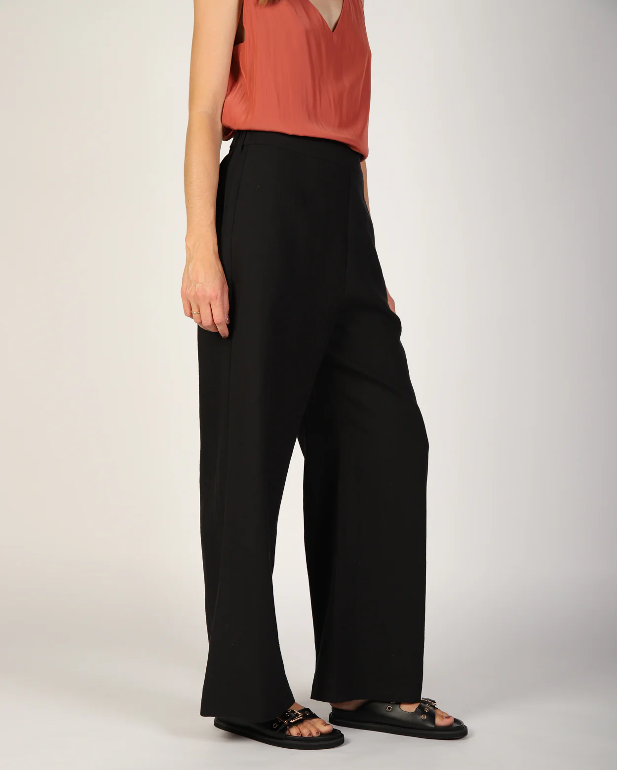 Laura Pant - Black - Image 3