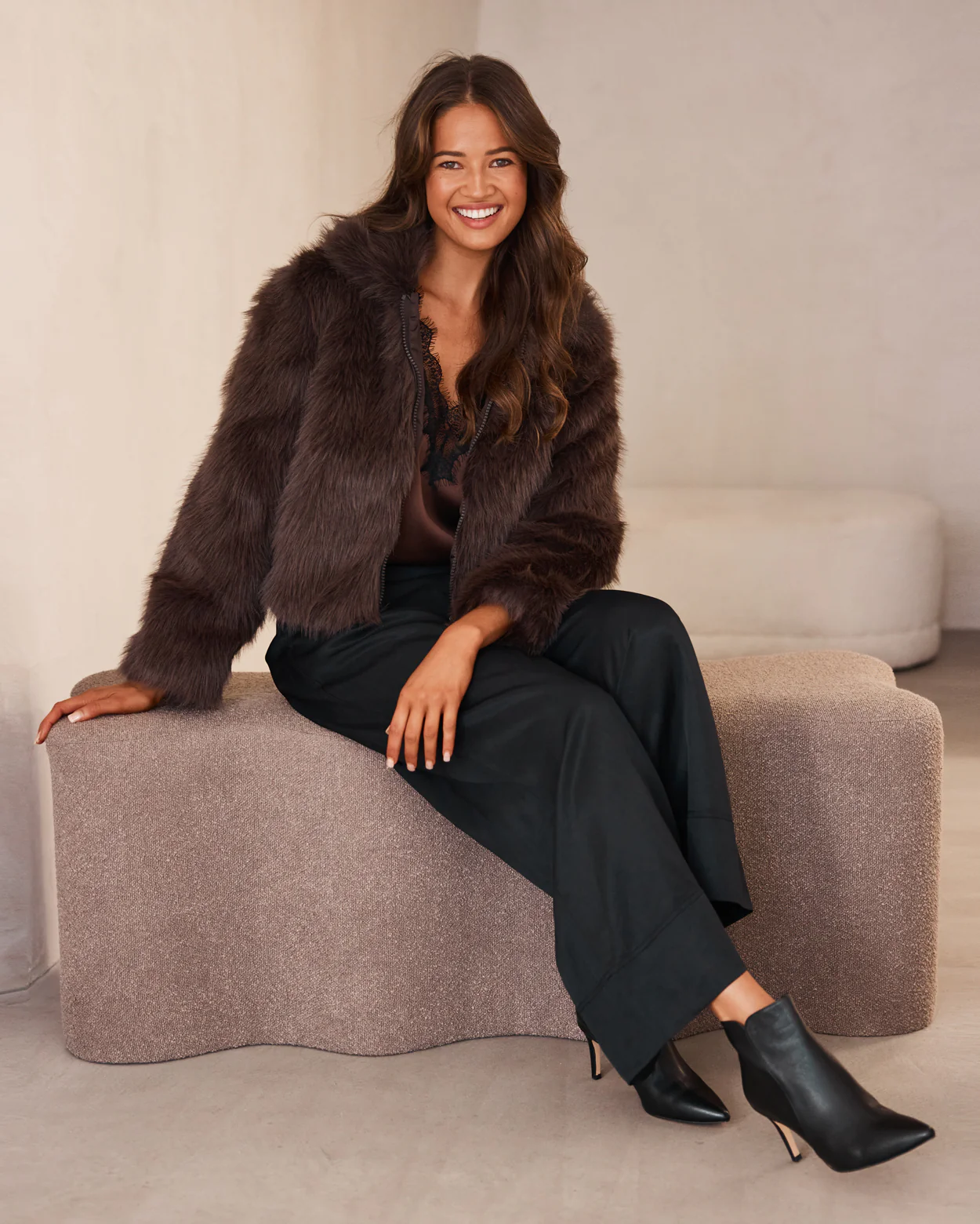 Scarlett Faux Fur Jacket - Chocolate - Image 4
